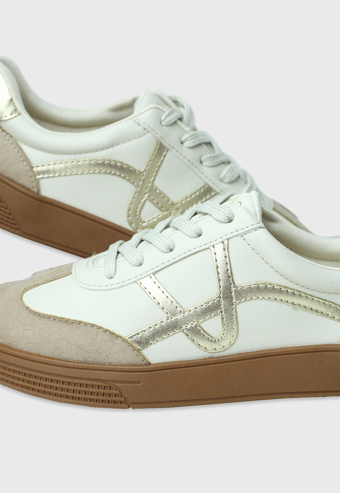Tenis 842027 Mestiço Off White/Areia/Dourado