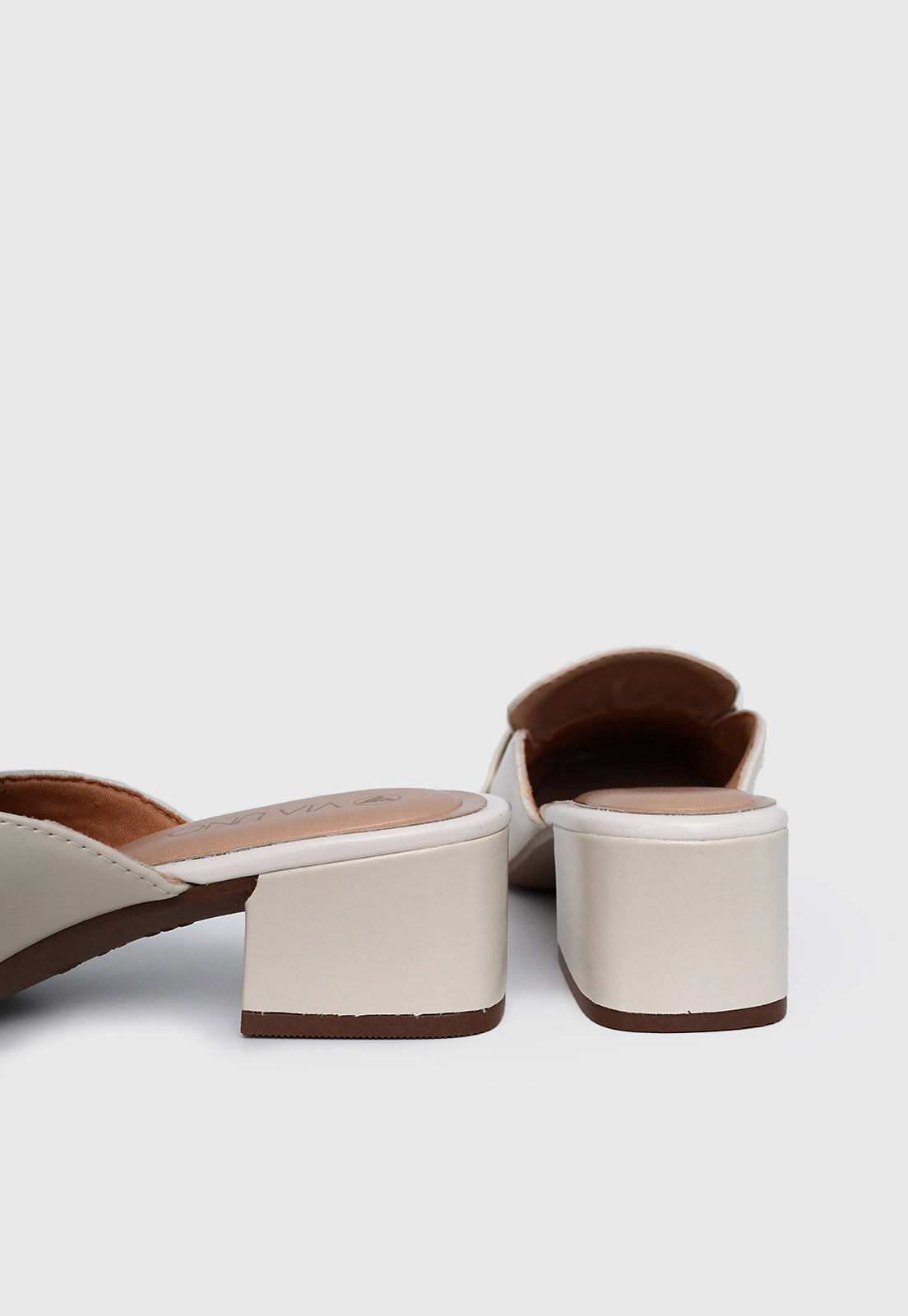 Mule 904017 Napa Rock Off White