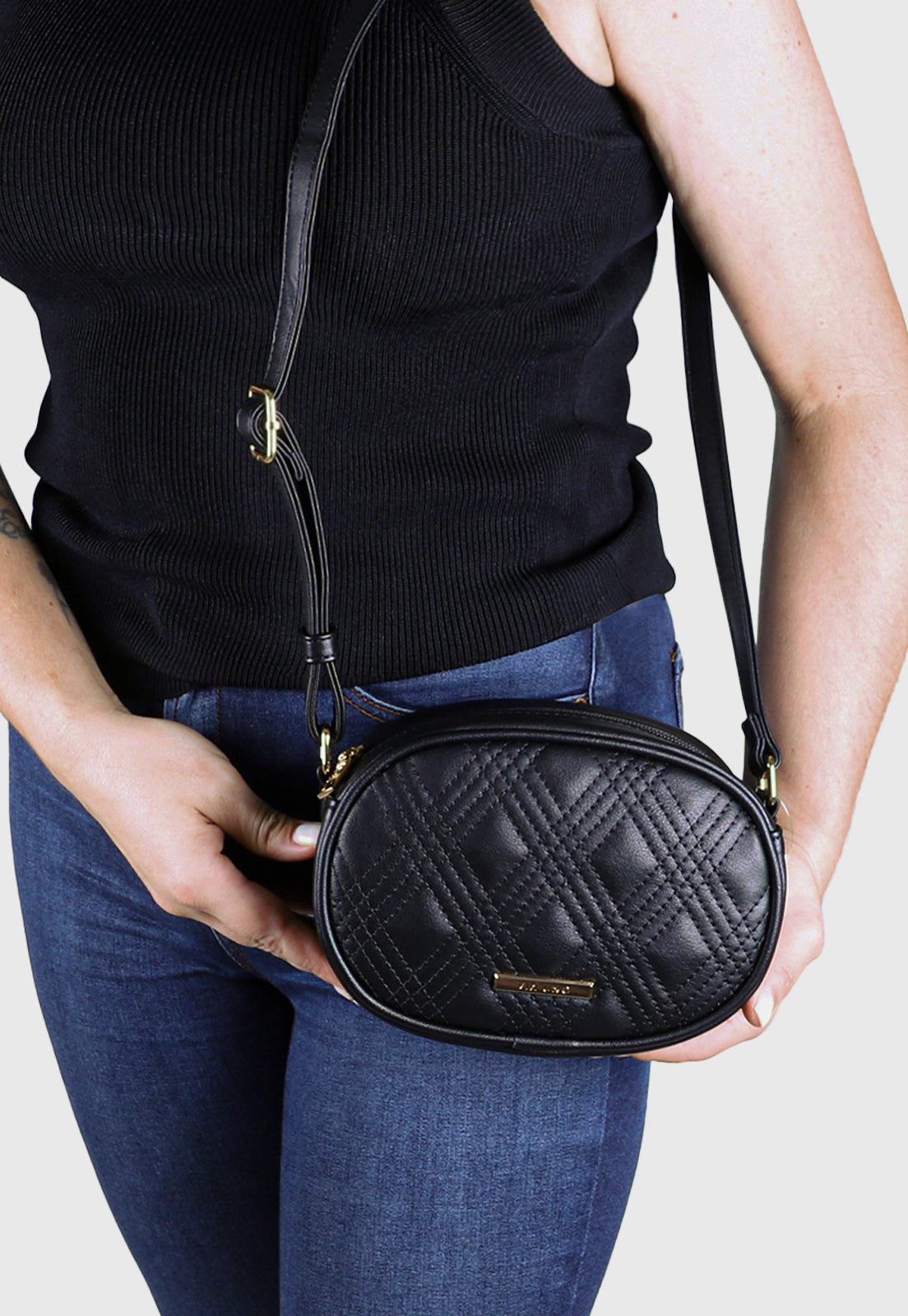 Bolsa Tiracolo VU2576 cor Preto Metalassê