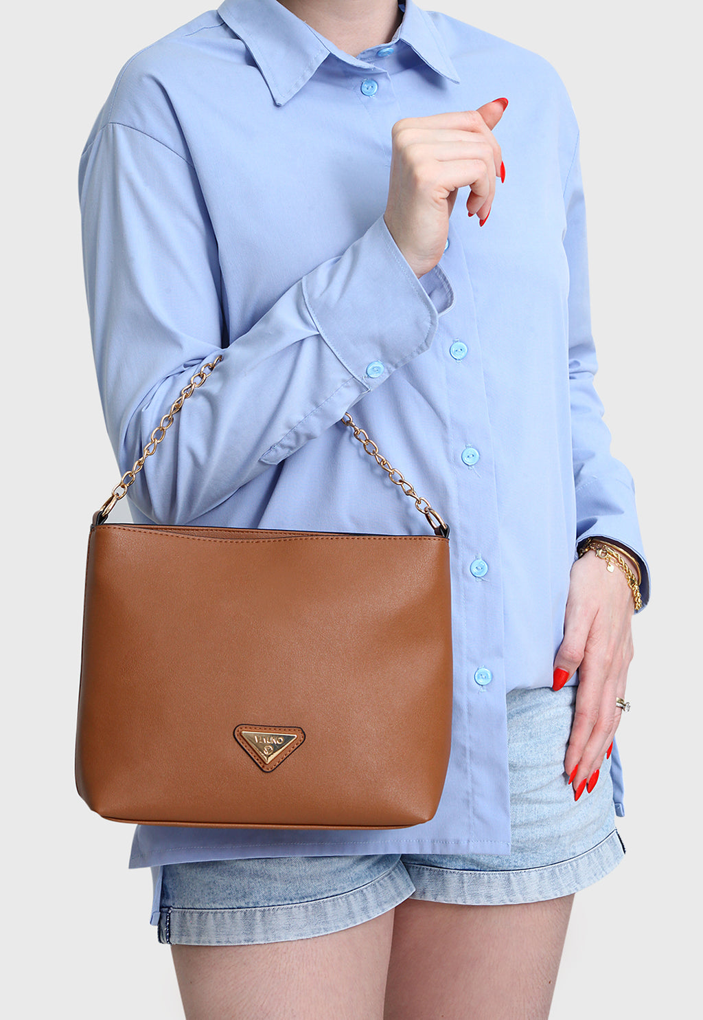 Bolsa Transversal VU2579 cor Caramelo com Corrente