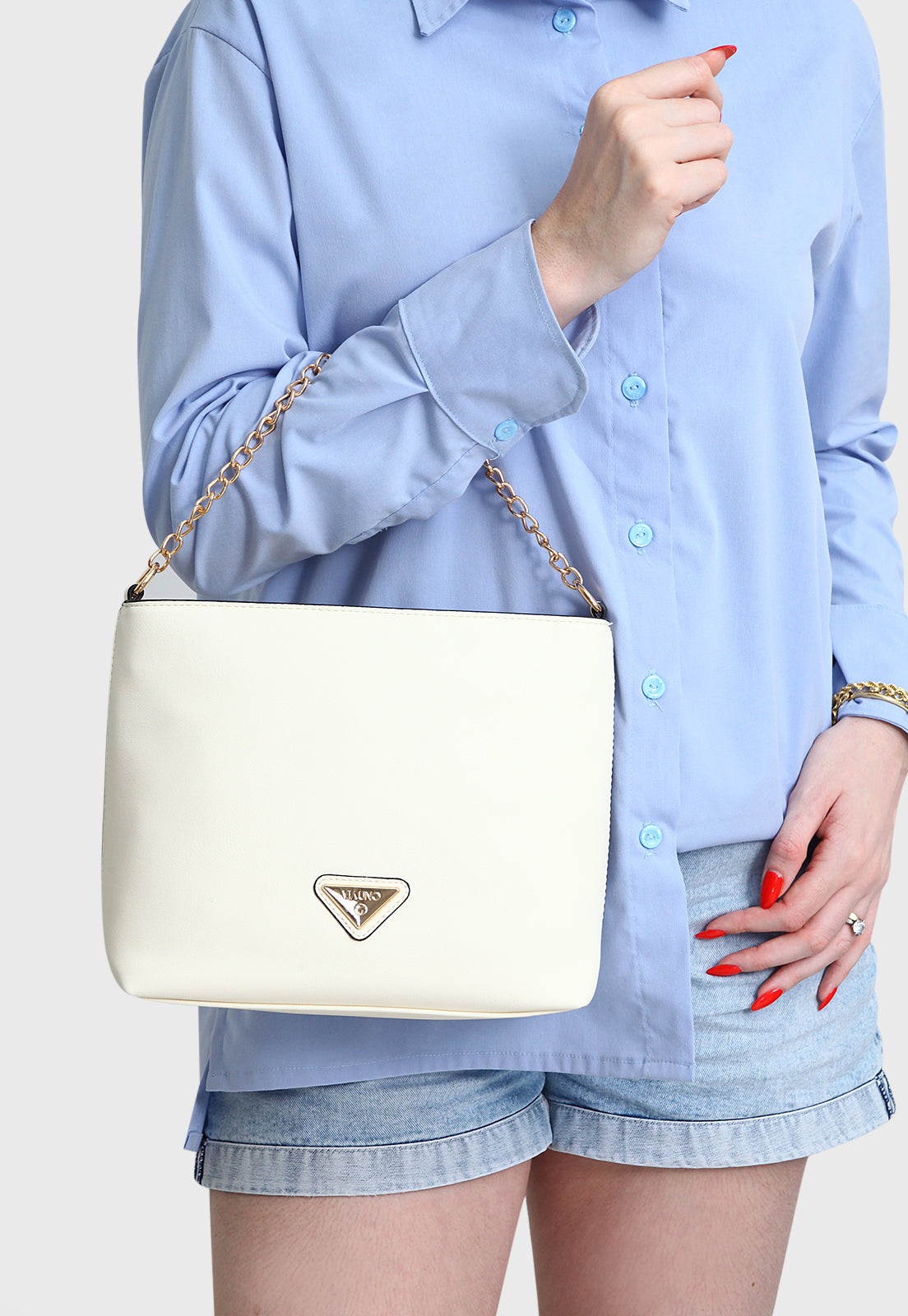 Bolsa Transversal VU2579 cor Off White com Corrente