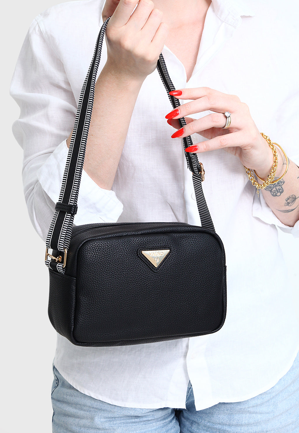 Bolsa Tiracolo VU2581 cor Preto Minimal